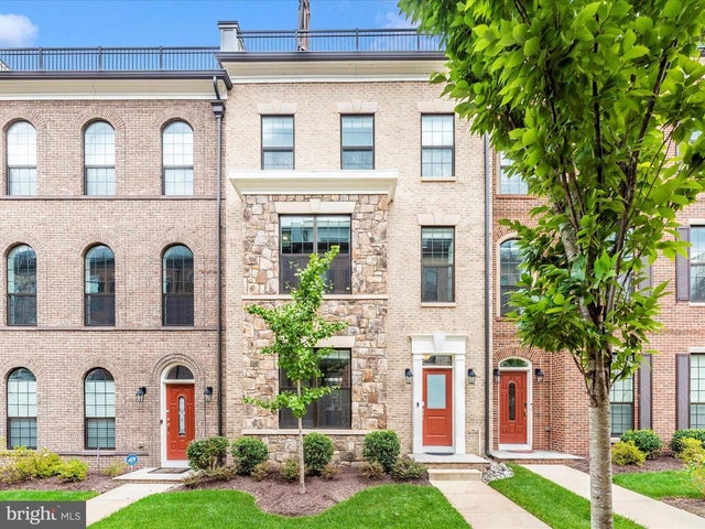 521 Triggerfish Dr, Oxon Hill