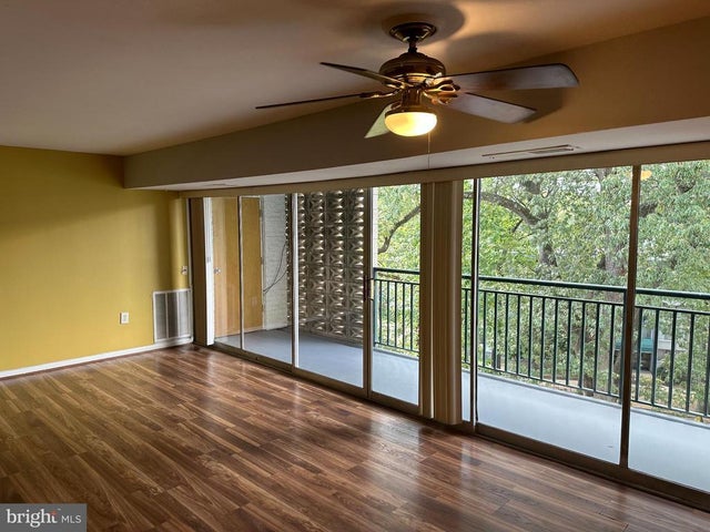 1806 Metzerott Rd #505, Adelphi