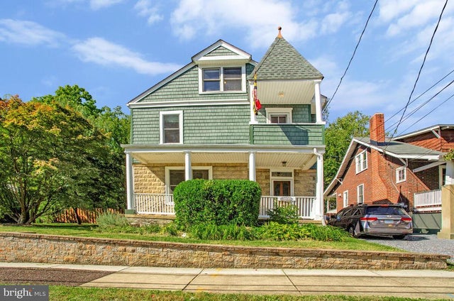 3806 32nd St, Mount Rainier