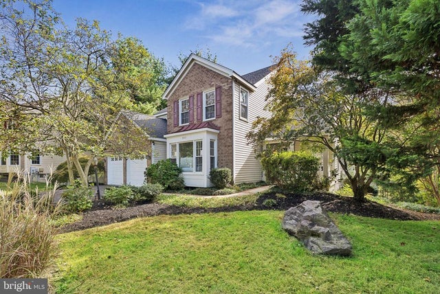 903 Lake Front Dr, Bowie