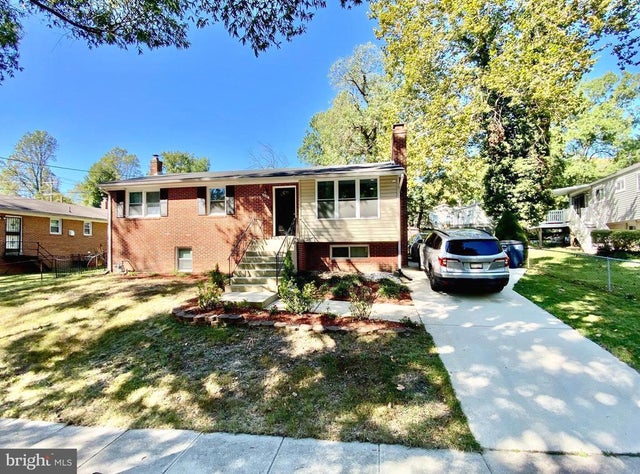 3809 Walnut Ln, Suitland