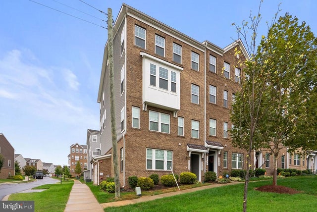 2701 Pinebrook Rd, Hyattsville