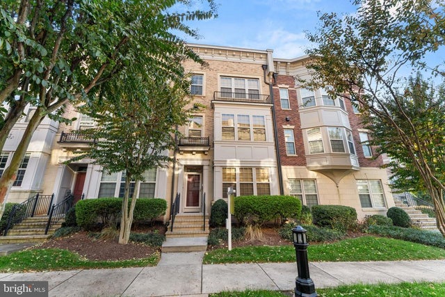 602 Overlook Park Dr, National Harbor