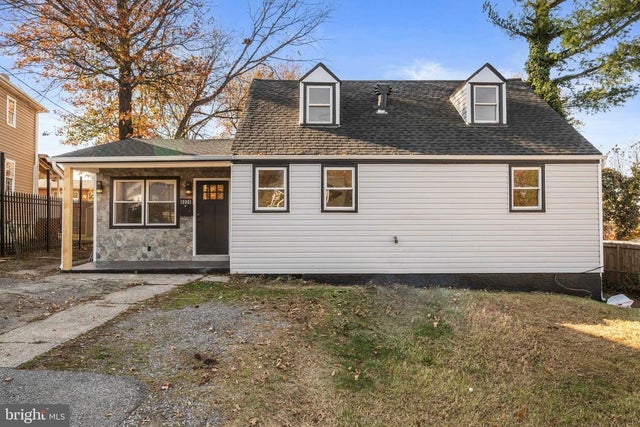 6020 67th Pl, Riverdale