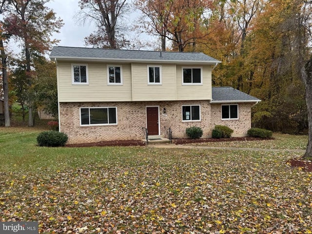 402 Warburton Oaks Dr, Fort Washington