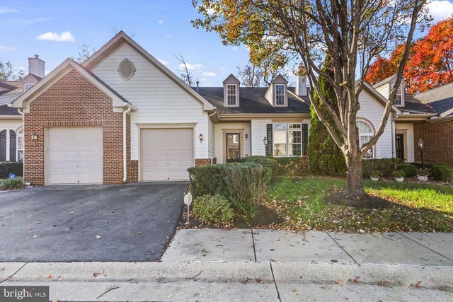 2004 Golden Morning Dr #30, Bowie