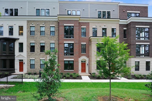 520 Harborview Dr, Oxon Hill