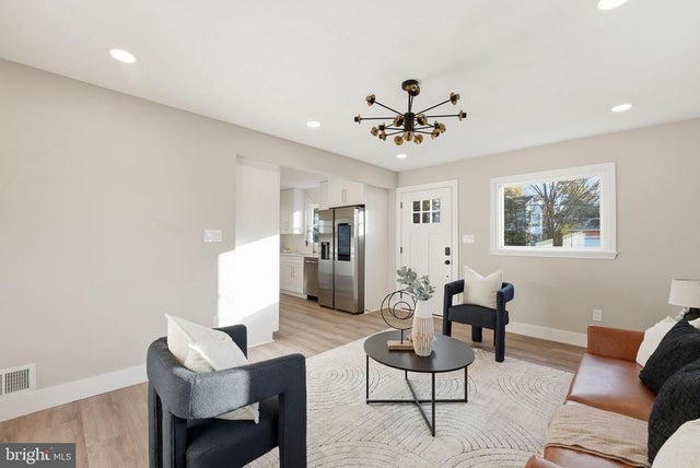 5716 Somerset Rd, Riverdale