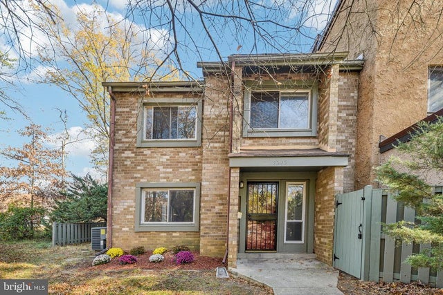 8202 Canning Ter, Greenbelt