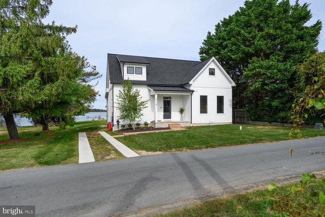 318 Old Point Rd, Chester