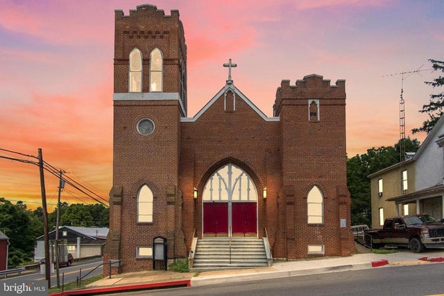 201 E Main St, Sharpsburg