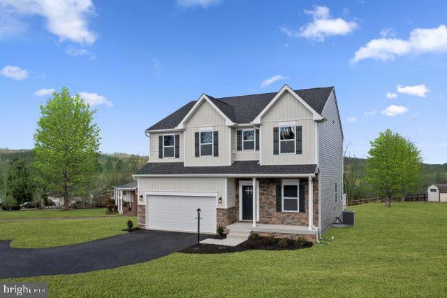 2 Regent Cir, Hagerstown