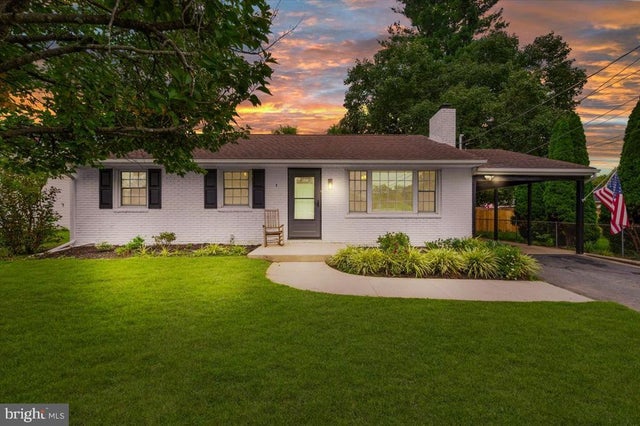 9709 Deanewood Ln, Hagerstown