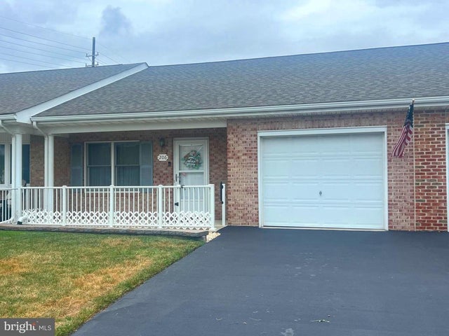 206 Winding Oak Dr, Hagerstown
