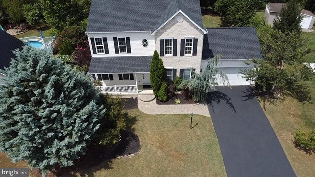 11805 White Pine Dr, Hagerstown