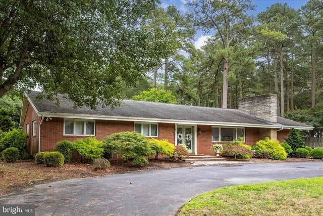 1137 Riverside Dr, Salisbury