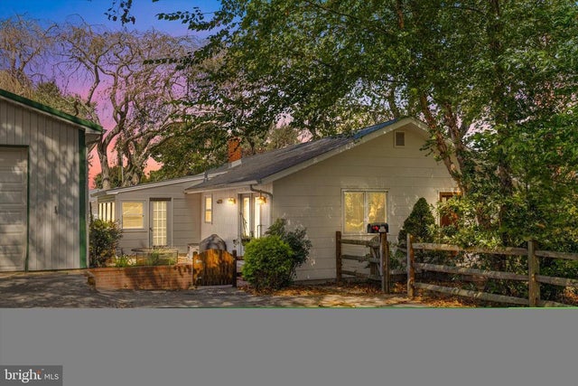 300 Broad St, Berlin