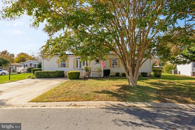 13 E Wind Dr, Berlin