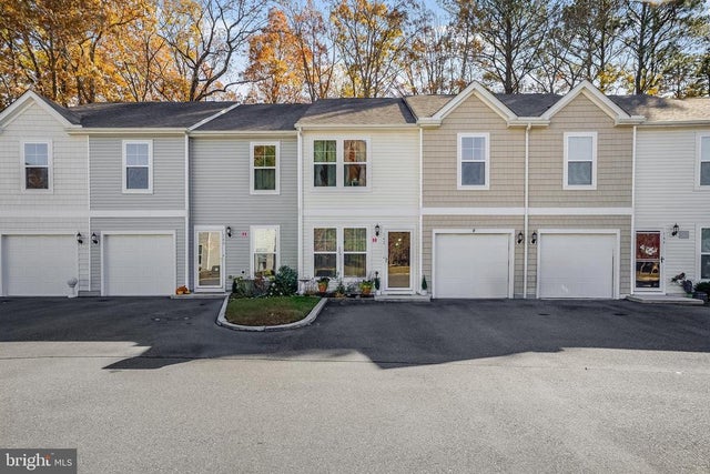 142 Intrepid Ln #85, Berlin