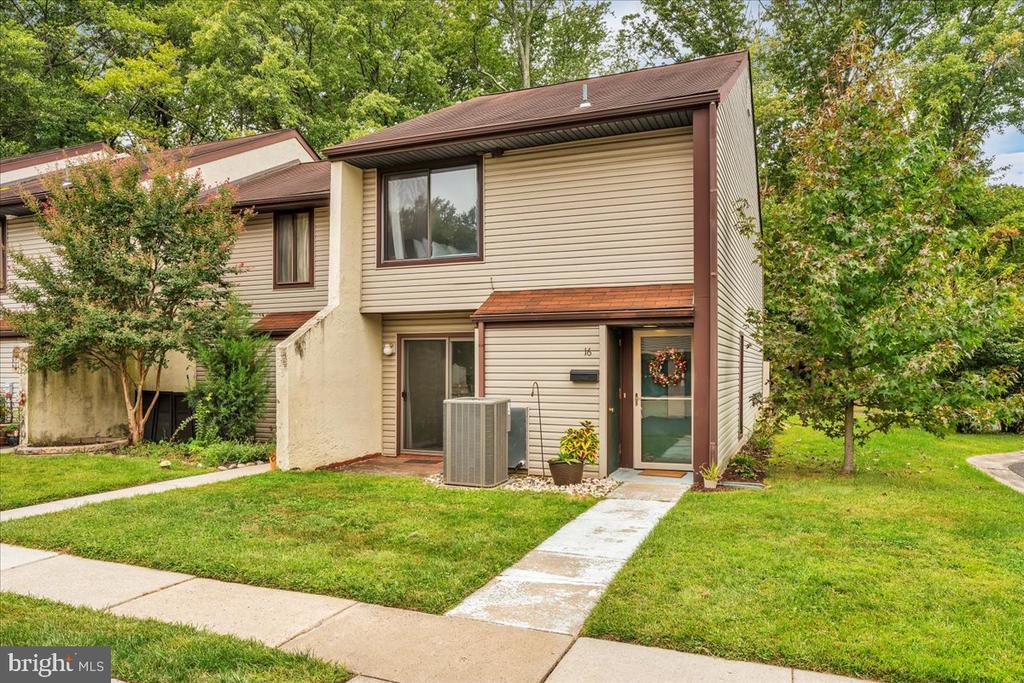 16 W Azalea Ln, MOUNT LAUREL