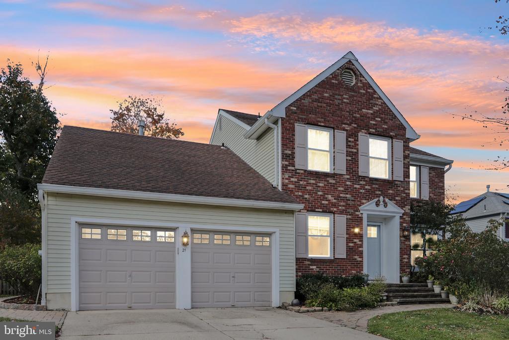 21 Whitechapel Dr, MOUNT LAUREL