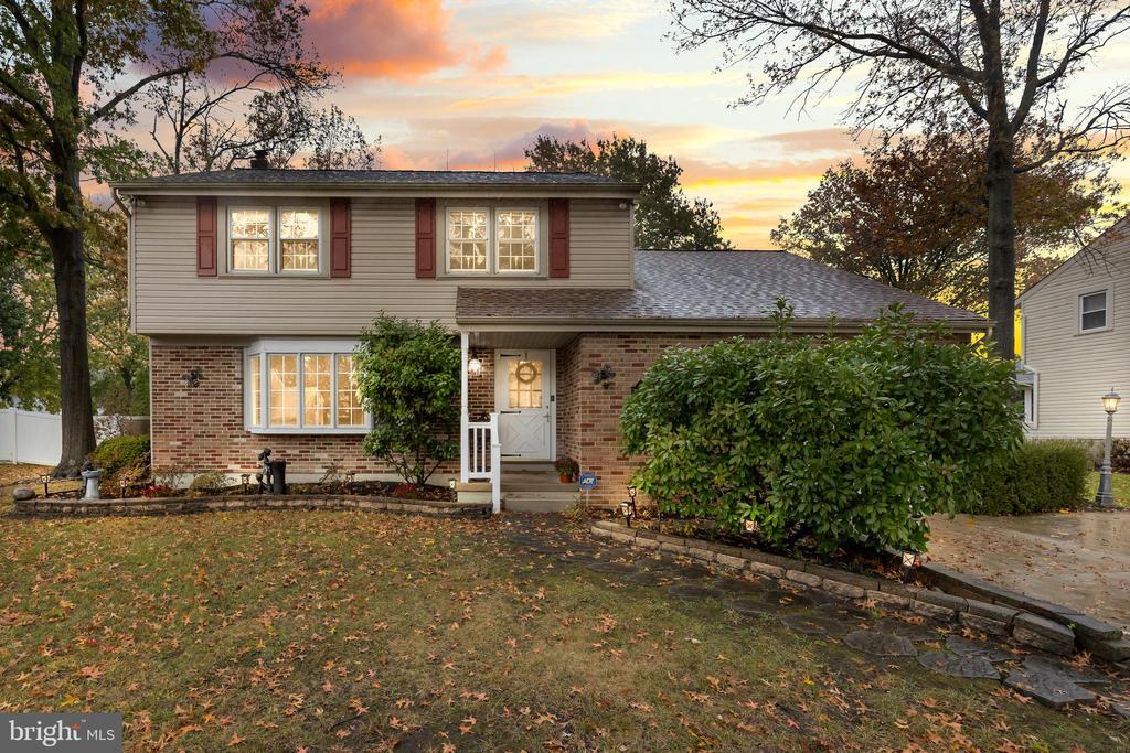 3 Glacier Dr, CINNAMINSON