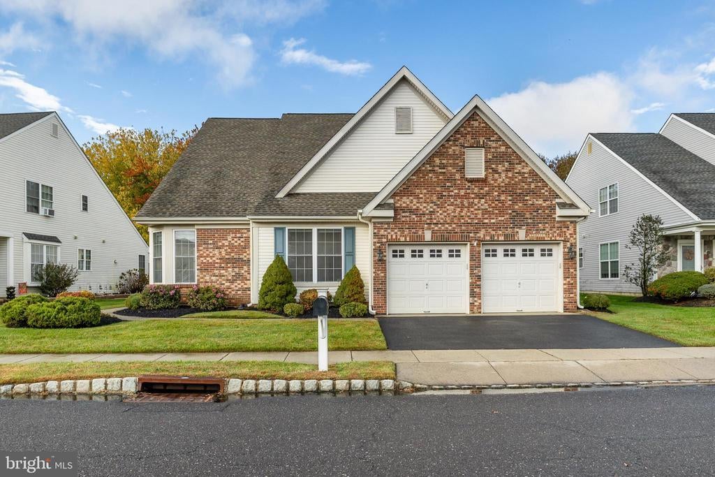 16 Hibiscus Dr, MARLTON