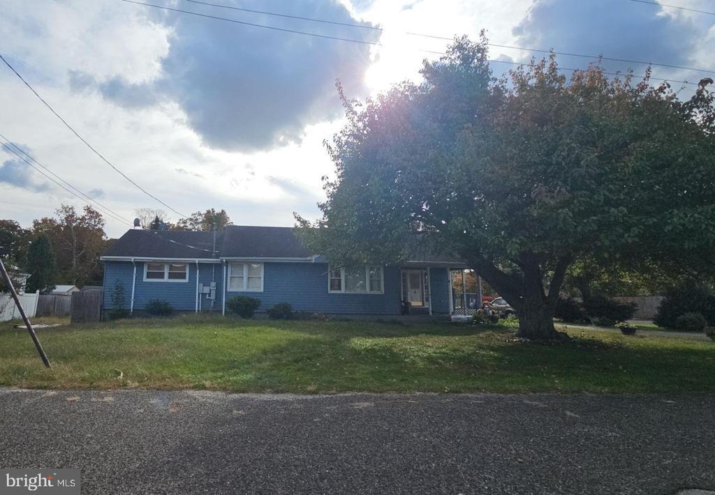 68 Lakeside Dr, BRIDGETON