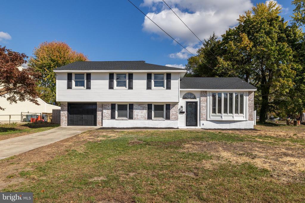 40 Longwood Dr, STRATFORD