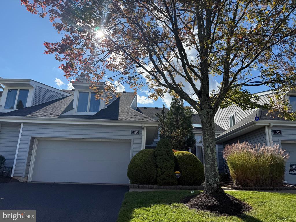 1802 Champlain Dr, VOORHEES