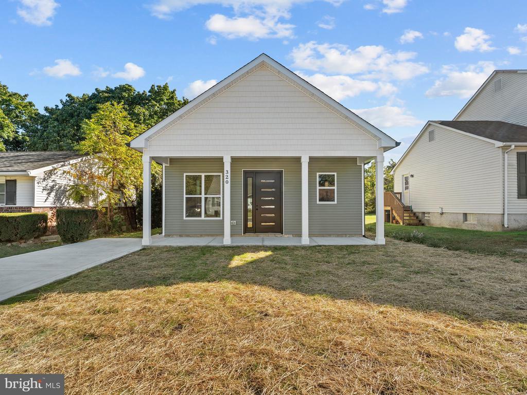 320 E Clayton Ave, CLAYTON