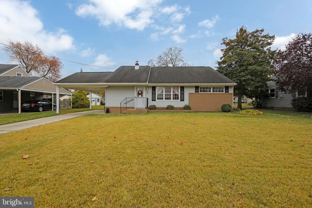 8 Clark Dr, WEST DEPTFORD