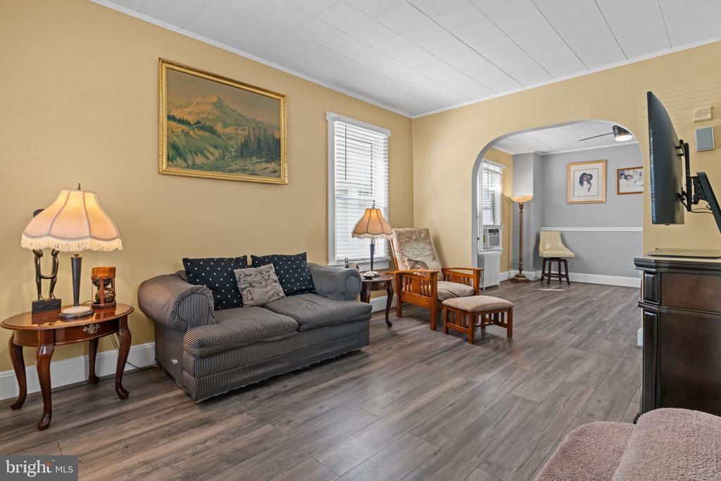 907 Quinton, HAMILTON