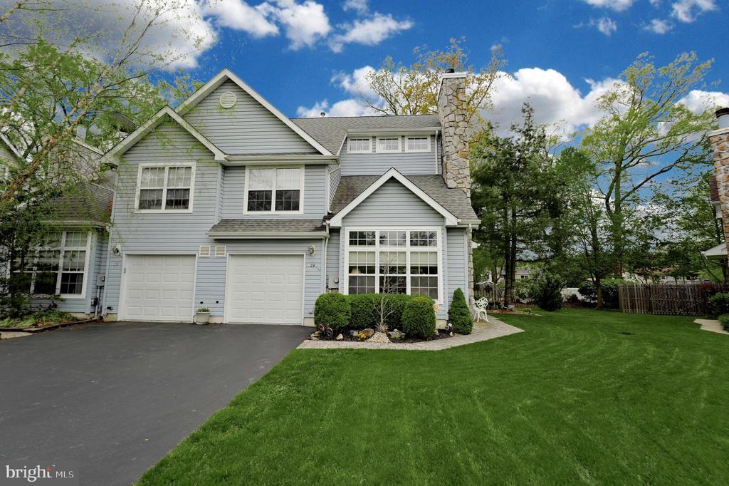 24 Haymarket Ct, CRANBURY