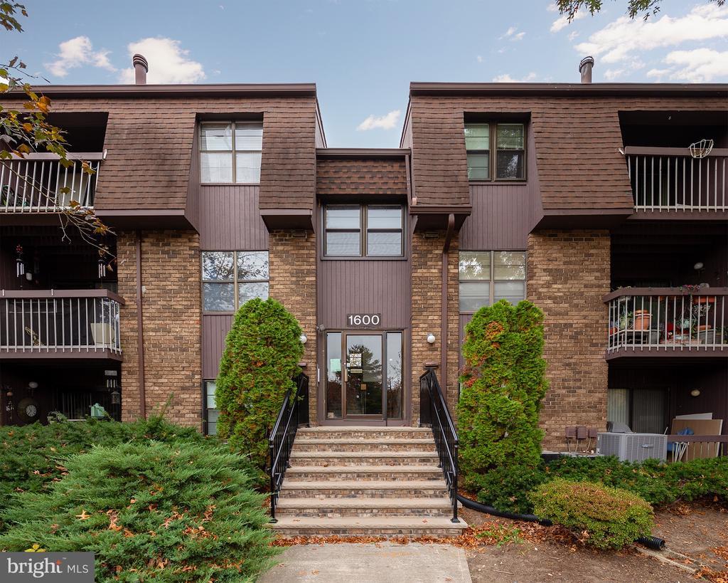 1622 Country Mill Dr, CRANBURY