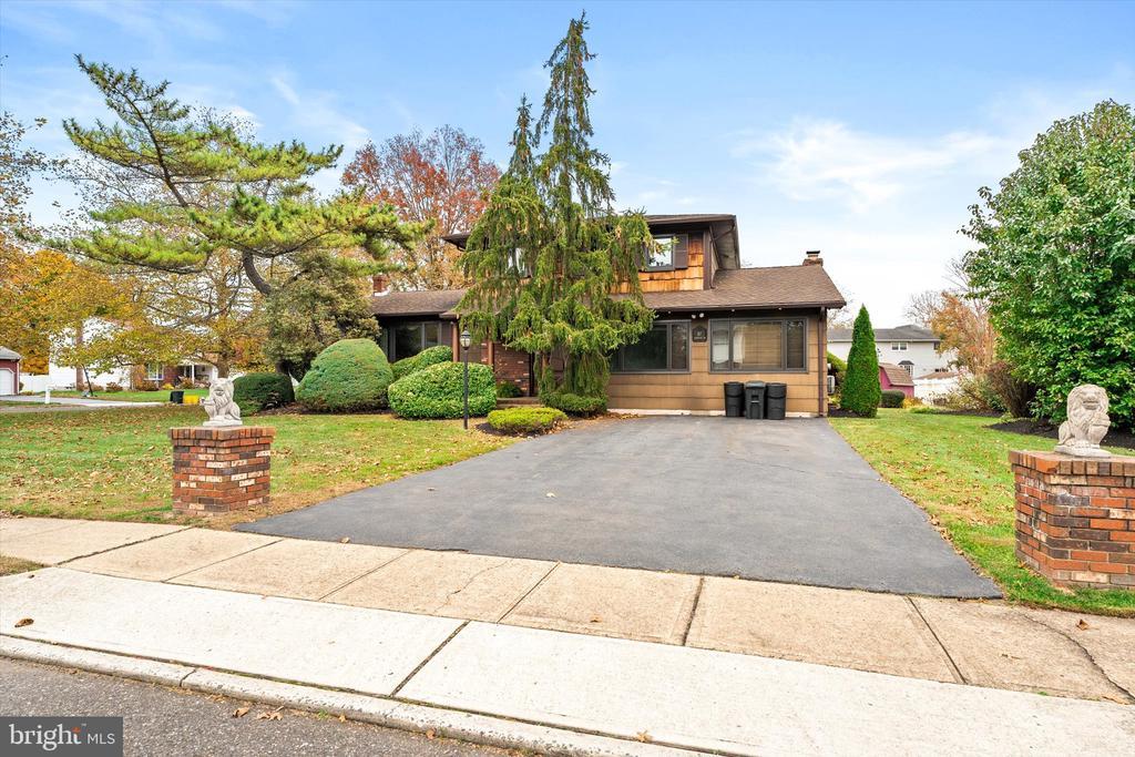 87 Limewood Dr, HAMILTON