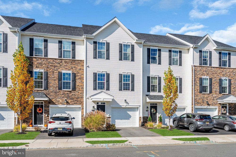 305 Spirit Way, BRICK