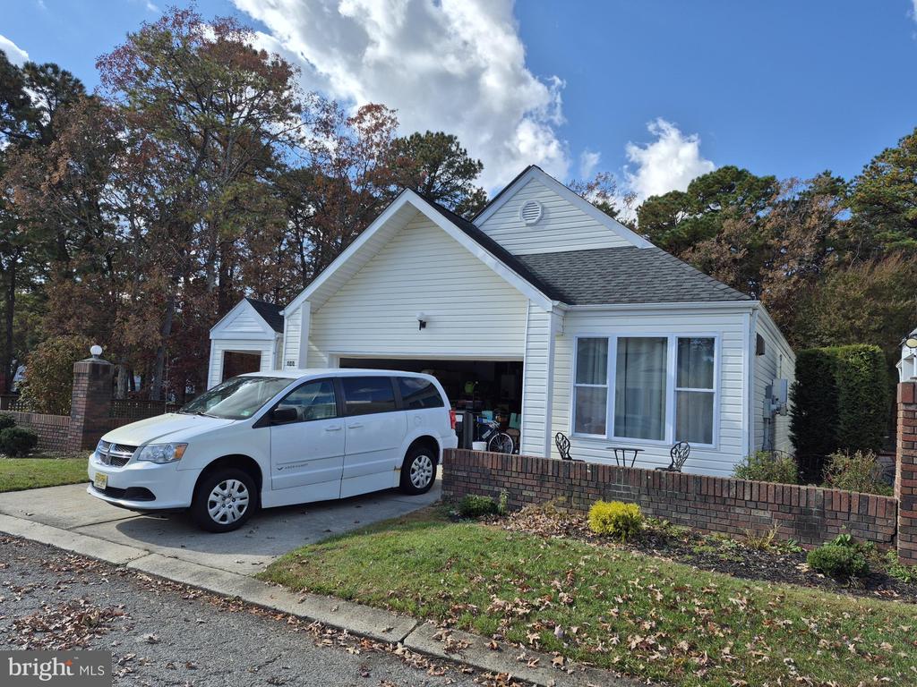 100 Deerfield Dr, MANAHAWKIN