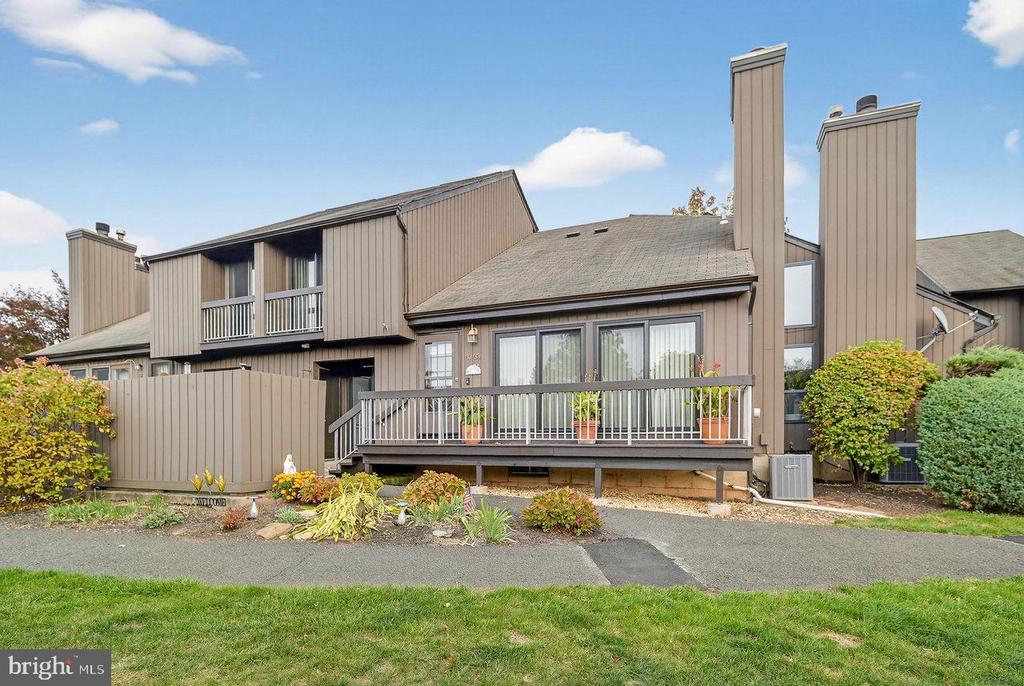 37-33 Bloomingdale Dr, HILLSBOROUGH