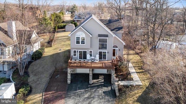 8 Pleasanton Dr, East Berlin