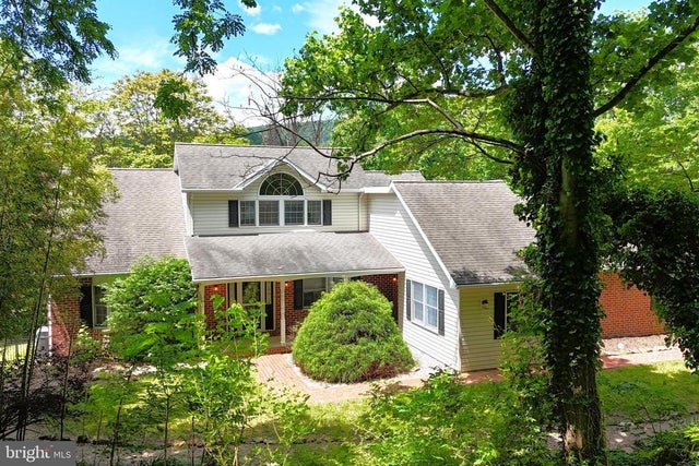 301 Country Club Trl, Fairfield