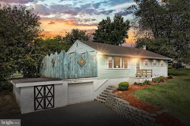 13 Stuart Dr, East Berlin