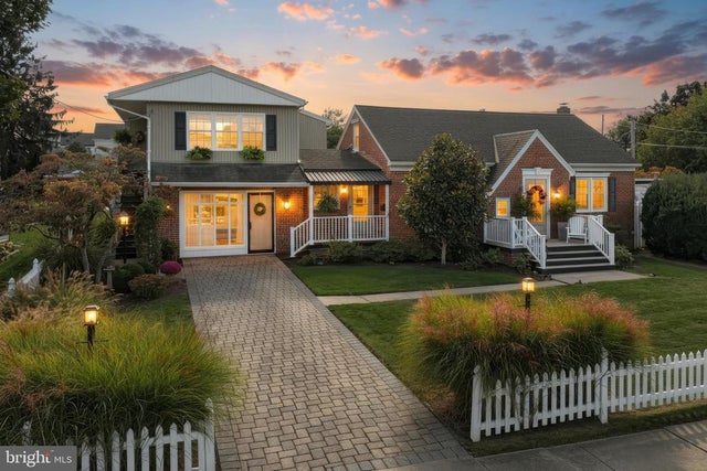 372 Maple Ave, Hanover