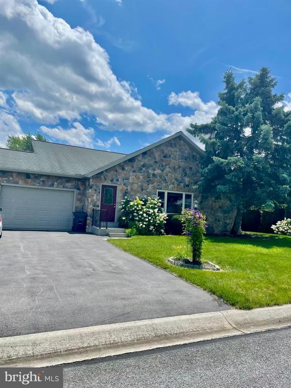 40 Glenwood Dr, Arendtsville