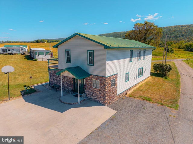 165 Hummingbird Ln, Bedford