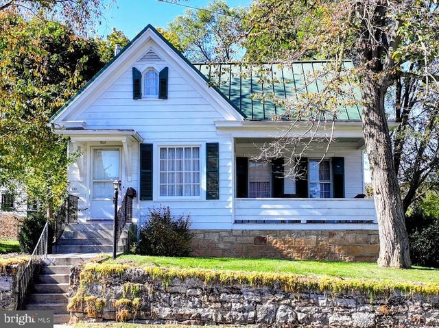 132 S Thomas St, Bedford