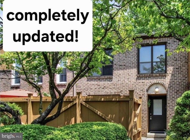 33 Pinehurst Ct, Reading
