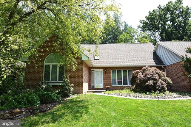 4 Country Ln, Douglassville