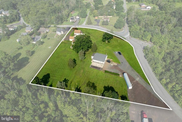 131 Squirrel Hollow Rd, Douglassville