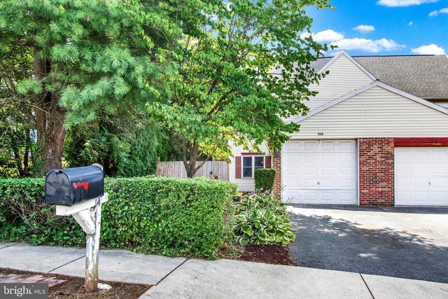 214 S 4th St, Womelsdorf